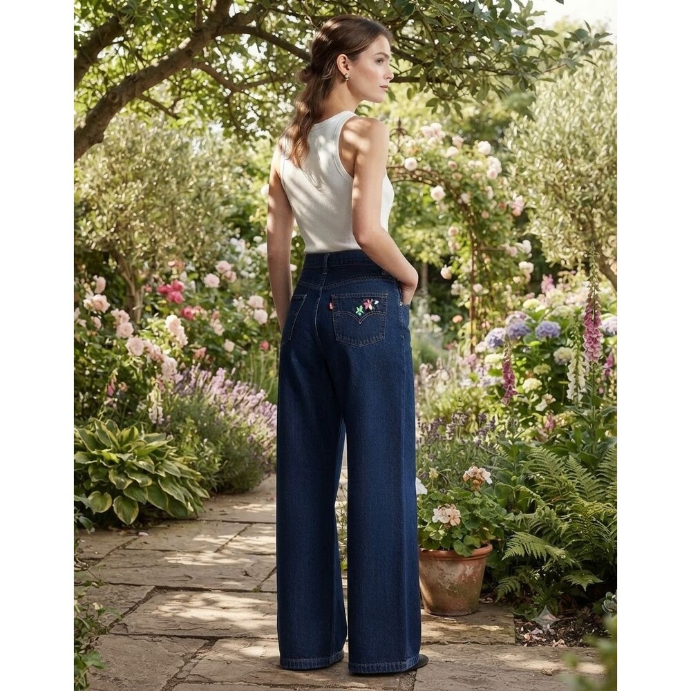 Vintage 70s Levi’s Pink Tab High Waist Wide Leg Jeans 28x30 Floral Embroidered